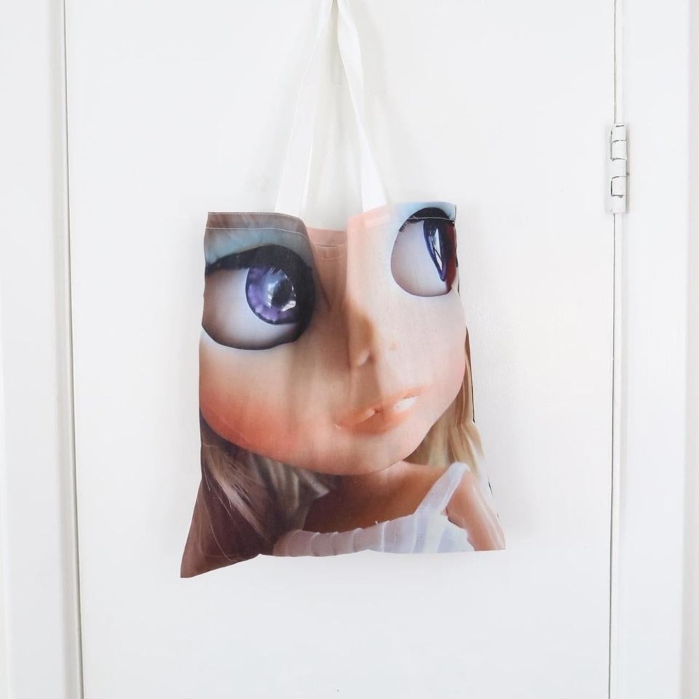 Blythe Doll Graphic Tote Bag - Picture 3 of 4